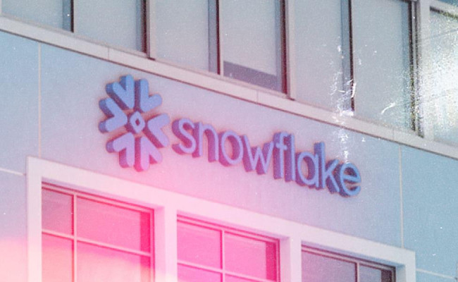 СНЕГ: Акции Snowflake прибавили 7%